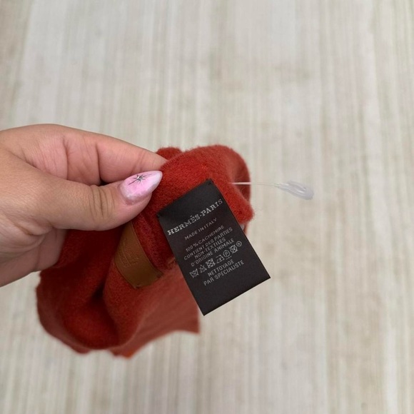 Hermes 100% Cashmere Scarf with Fringe - Picture 3 of 5